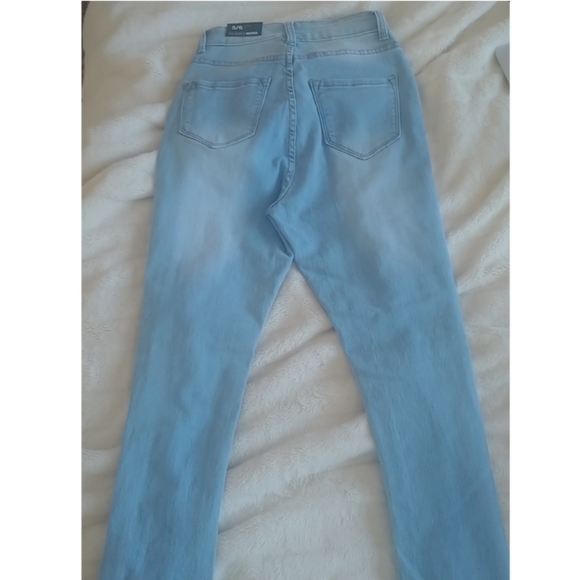 Fashion Nova ripped jeans (NWT) - Picture 3 of 3